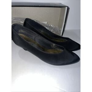 Vintage In Box Notorious for Bakers Leeds Women's Black High Heels size 9 B